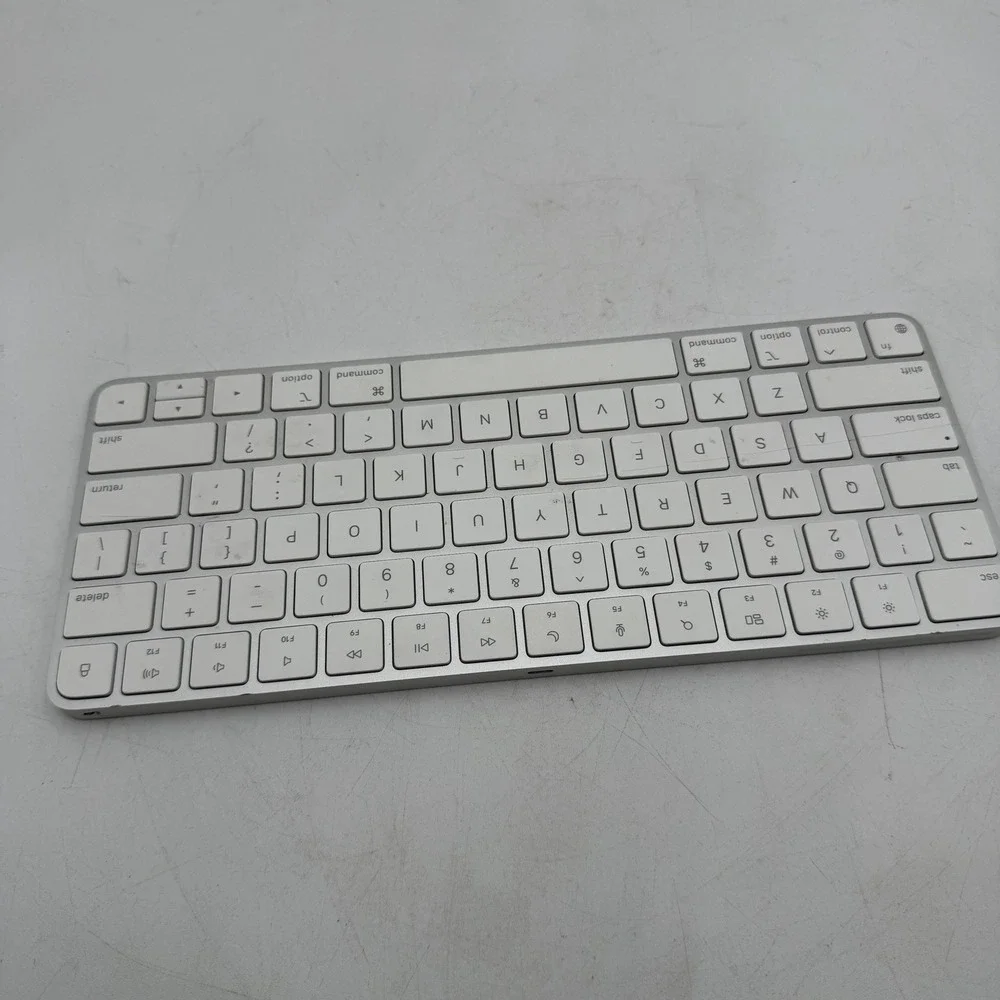Apple Magic Keyboard Lightning Port Silver/White - US English A2450